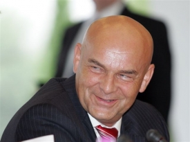 Jiří Janeček bude dostávat výplatu možná i na základě sledovanosti. Jiří Janeček bude dostávat výplatu možná i na základě sledovanosti.