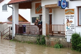 Velká voda opadá, stav ohrožení platí už jen na dvou místech.