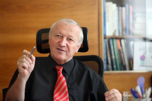 Janotův úřad zatím 11 miliard neuvidí, soud vyhověl odvolání.