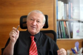 Janotův úřad zatím 11 miliard neuvidí, soud vyhověl odvolání.
