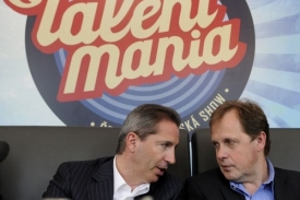Ředitel televize Markíza Mika (vlevo) a ředitel televize Nova Dvořák. Ředitel televize Markíza Mika (vlevo) a ředitel televize Nova Dvořák.