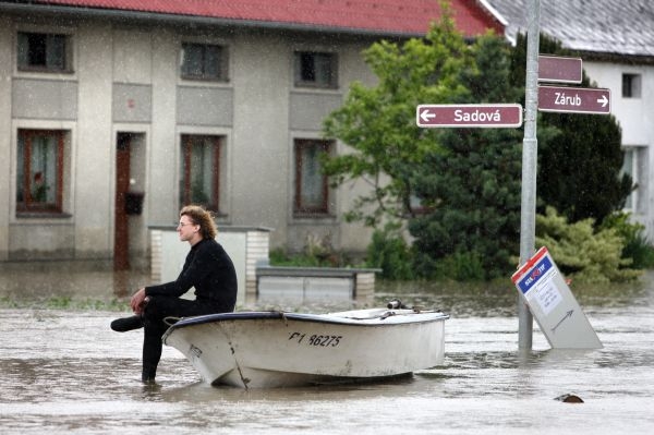 Stát chce uvolnit na pomoc obcím několik milionů korun.