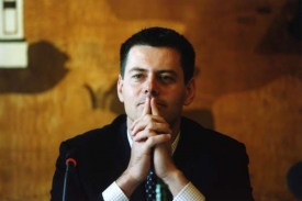 Karel Komárek mladší nyní vládne Moravským naftovým dolům.