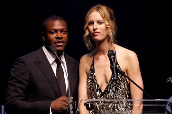 Herec Chris Tucker a modelka Karolina Kurková.