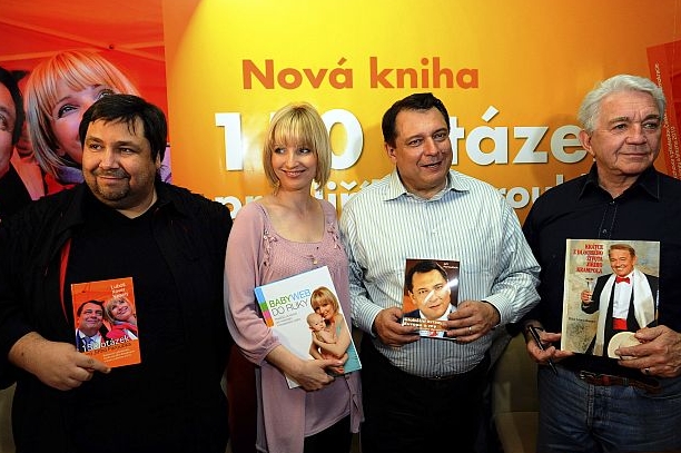 Jiří Paroubek a jeho tým. Úplně vlevo autor knihy Luboš Xaver Veselý.