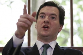 Ministr financí George Osborne oznamuje škrty, které čekají rozpočet.