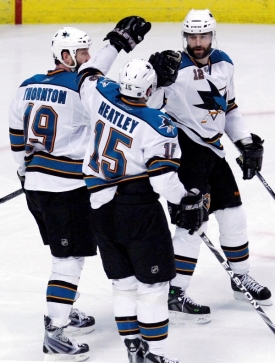 V dresu San Jose se znovu dokázal prosadit pouze Patrick Marleau (12).