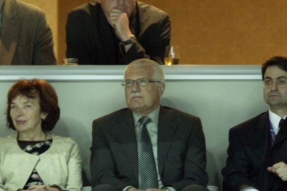 Václav Klaus se na finále českých hokejistů přijede osobně podívat.