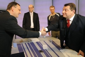 Šéfové ODS a ČSSD se shodli jen na začátku debaty.