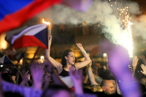 Čeští hokejisté jsou mistři světa, fanoušci slaví.