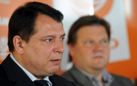Za premiéra by čtenáři překvapivě vybrali Jiřího Paroubka.