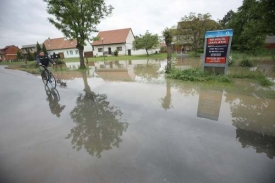 Zaplavení lidé mohou zaplatit daň později, říká ministerstvo financí.