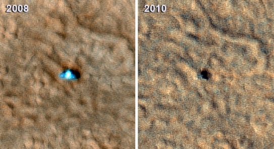 Solární panely jsou zřejmě poškozeny, satelit nezachytil jejich odraz.