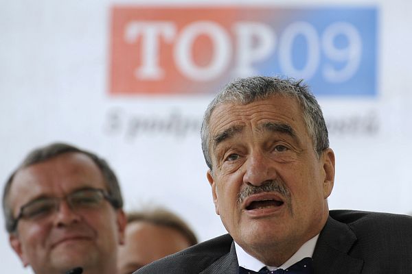 TOP vs. ODS, souboj pravicových stran se před volbami vyhrotil.