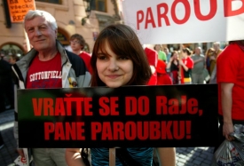 Demonstrace se nehlásila k žádné politické straně.