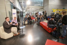 Nečas hledá voliče mezi studenty vysokých škol.