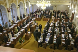 Už v sobotu se změní sněmovna. Co udělají poslanci proti korupci?