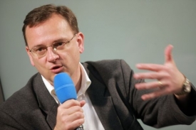 Petr Nečas slibuje zrušení tří ministerstev.