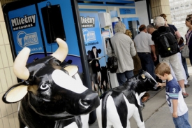 Bratislava dostala první mléčný automat teprve tento měsíc.