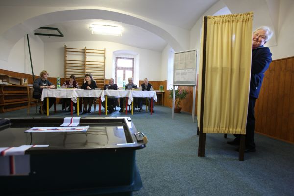 Češi v zahraniční budou volit už od čtvrtka.