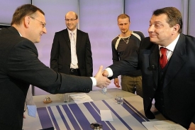 Paroubek s Nečasem diskutovali v neděli na Primě a ve středu na ČRo. Paroubek s Nečasem diskutovali v neděli na Primě a ve středu na ČRo.