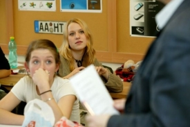 Studenti dostanou půjčky a stipendia, plánují všechny strany.