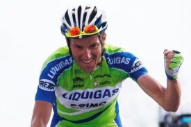 Vedení v cyklistickém Giru se ujal Ital Ivan Basso. Vedení v cyklistickém Giru se ujal Ital Ivan Basso.