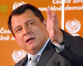 ČSSD podle průběžných výsledků vede, ale levice většinu nezískala.