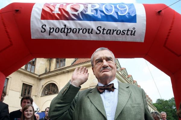 Šéf TOP 09 je s předběžnými výsledky spokojen.