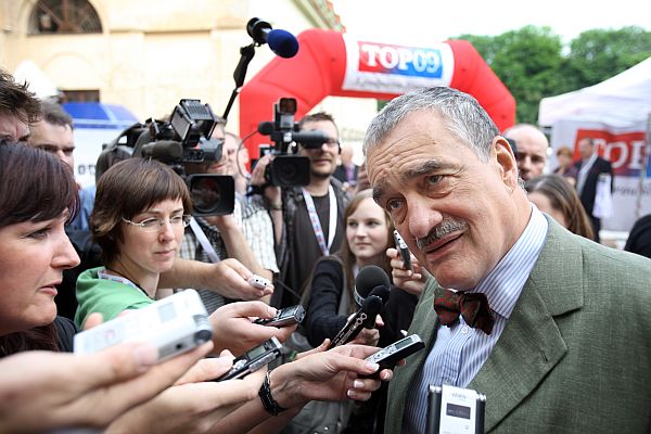 Karel Schwarzenberg může slavit, TOP 09 uspěla.