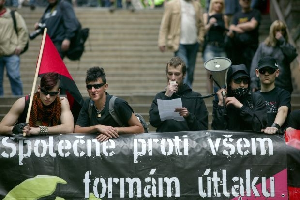 Anarchisté vyrazili do ulic.