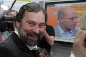 Radek John organizuje bujaré oslavy ve svém sídle Věcí veřejných.