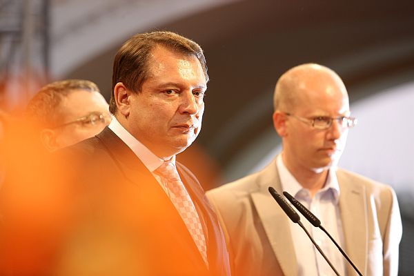 Jiřího Paroubka nahradí v čele ČSSD Bohuslav Sobotka, zatím.