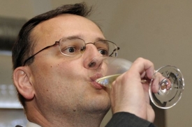 Ač ODS mírně prohrála s ODS, bude nejspíš hlavní vládní stranou.