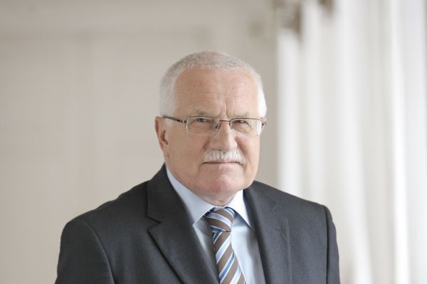 Čeká se, koho prezident Klaus pověří sestavením vlády.