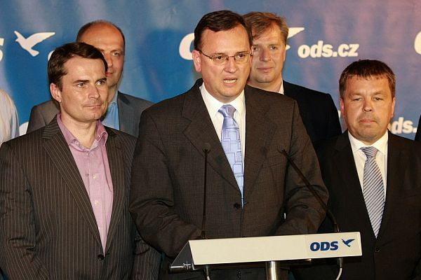 Trojice vyjednávačů: Vodrážka, Nečas a Tluchoř.