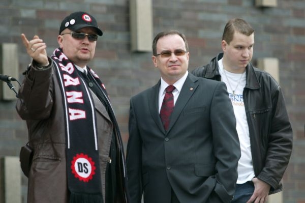 Dělnická strana je definitivně rozpuštěna. Uprostřed exšéf DS Vandas.
