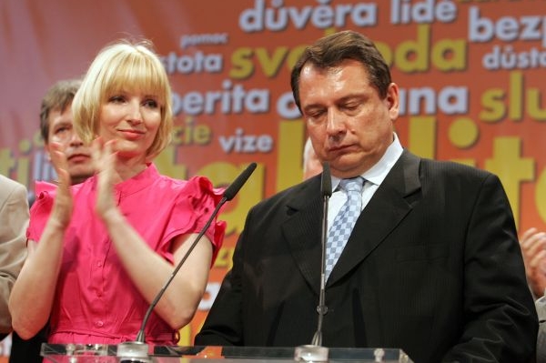 Jiří Paroubek se po oznámení rezignace dočkal dlouhého aplausu.