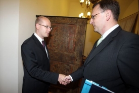 Sobotka a Nečas spolu asi nepovládnou, ale jednání budou asi snazší.