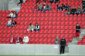Tribuny v Edenu budou v příští sezoně podle všeho prázdnější.