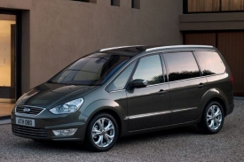 Ford Galaxy má přepracovanou příď a změnil vzezření.