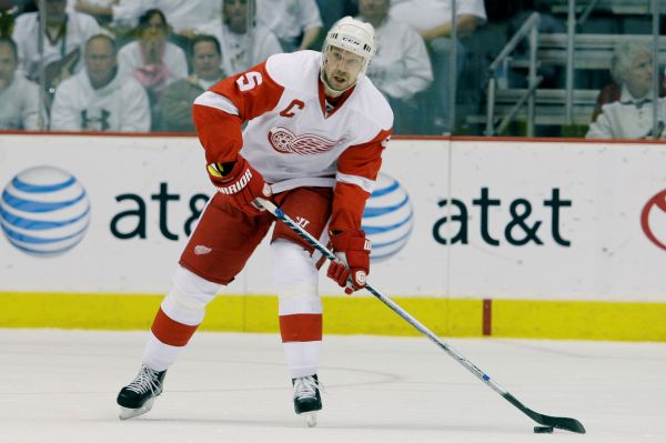 Nicklas Lidström pokračuje v kariéře v dresu Rudých křídel.