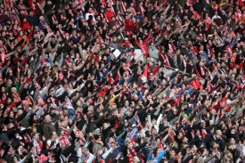 Fanoušci Slavie uspěli s protestem. Permanentky budou stát stejně.