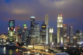 V Singapuru se množí případy nebezpečných pádů oken. V Singapuru se množí případy nebezpečných pádů oken.