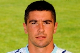 Srbský obránce Alexander Kolarov.