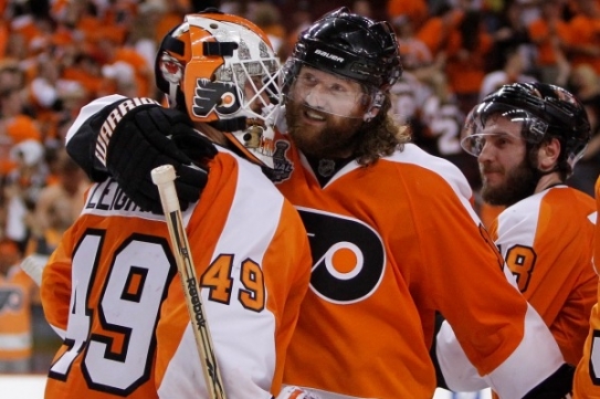 Scott Hartnell a jeho vousy. Scott Hartnell a jeho vousy.
