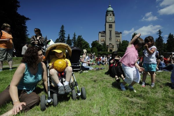 Devatenáctého ročníku festivalu Mezi ploty se zúčastnily tisíce lidí.