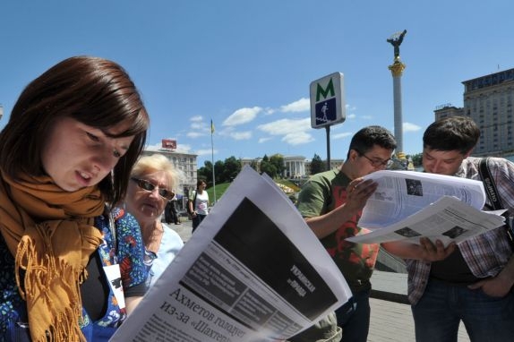 &quot;Ukrajinská nepravda&quot; se dostala do rukou řady náhodných diváků.