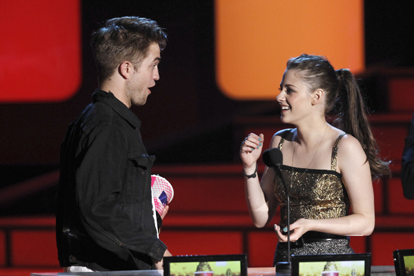Robert Pattinson a Kristen Stewartová získali cenu za Twilight ságu.