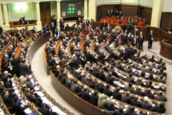 Ukrajinský parlament. Sotvakde na světě je tolik poslanců milionářů.